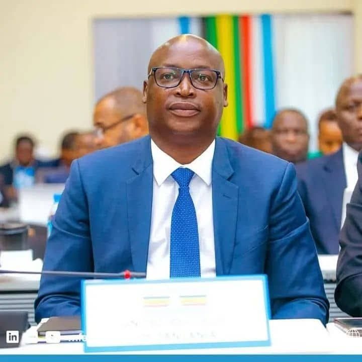 Hon. Dennis Londo